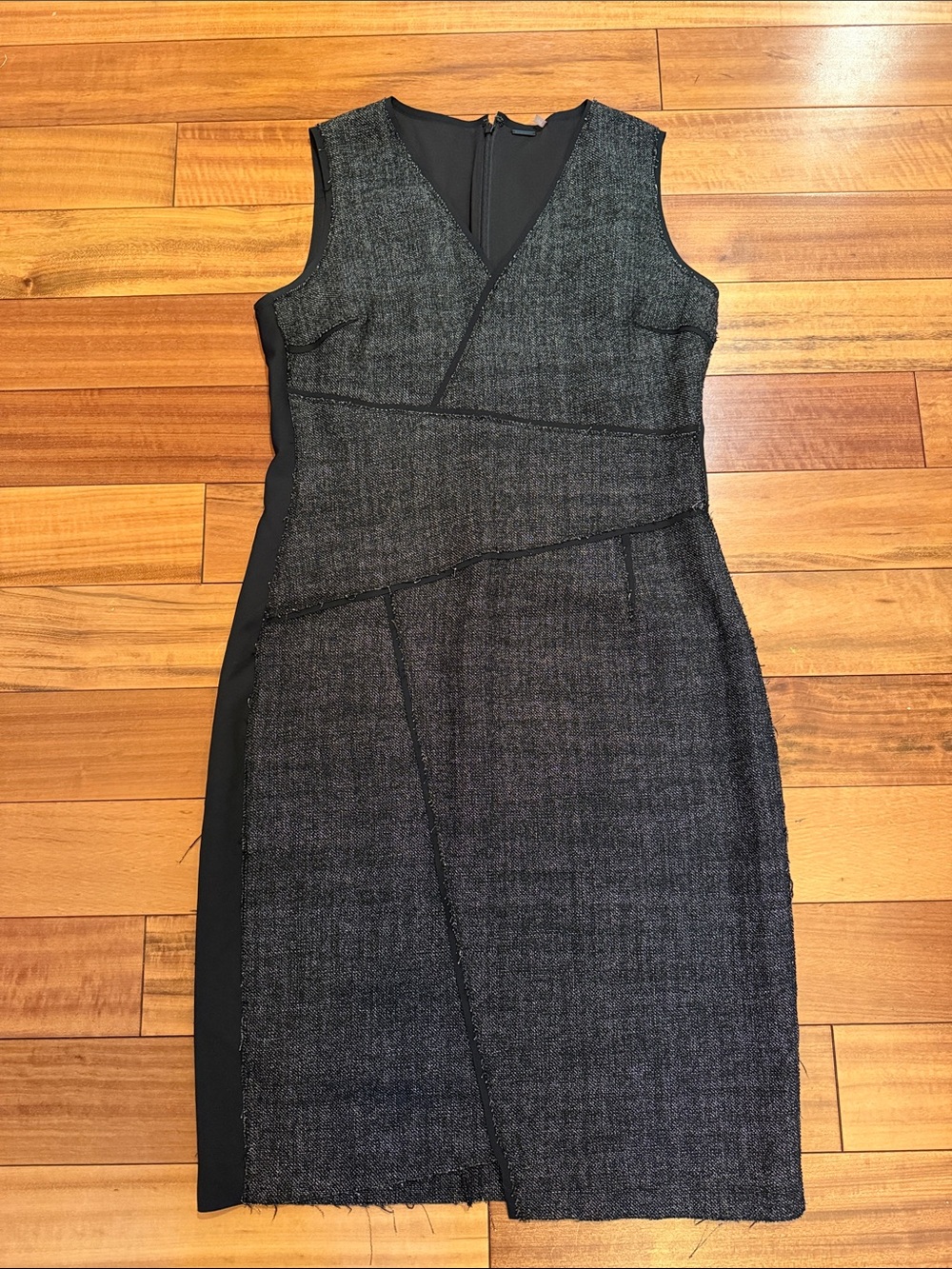Elie Tahari Sleeveless Gray Tweed Sheath Dress